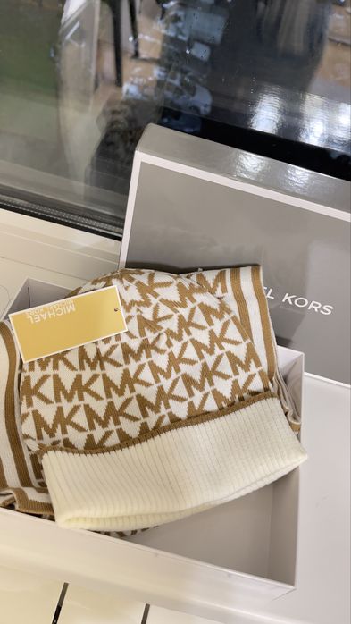 Набор шапка и шарф MK