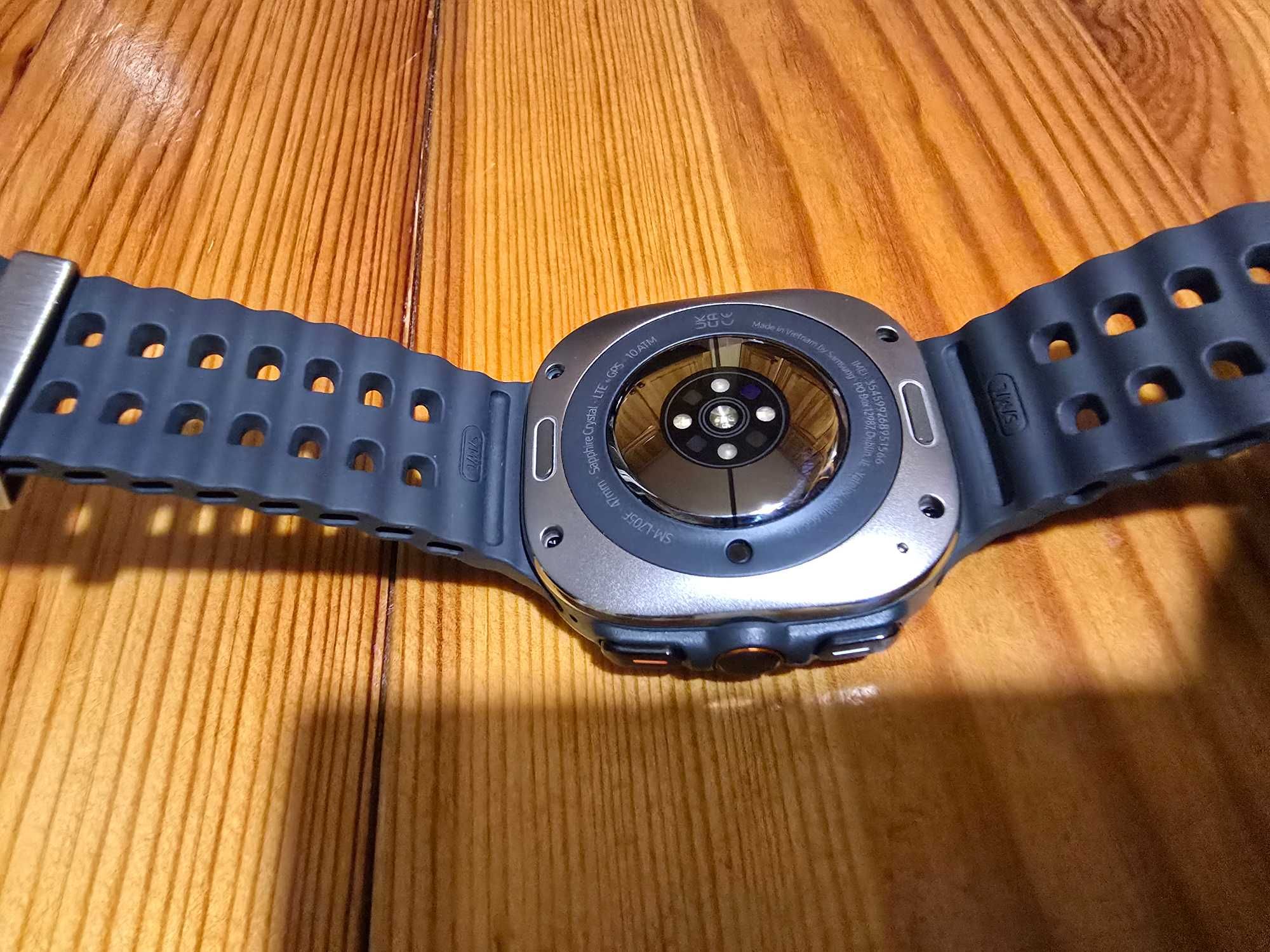 Samsung galaxy watch ultra с гаранция 23 месеца.