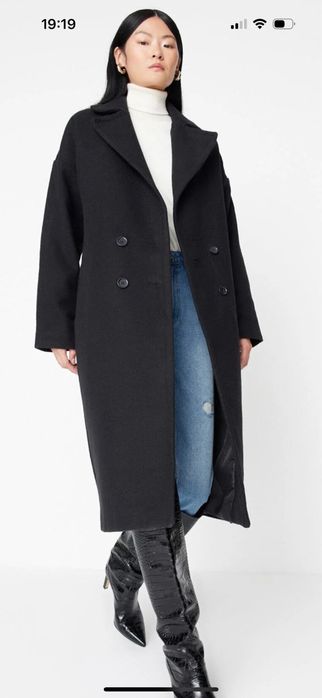 Черно двуредово палто