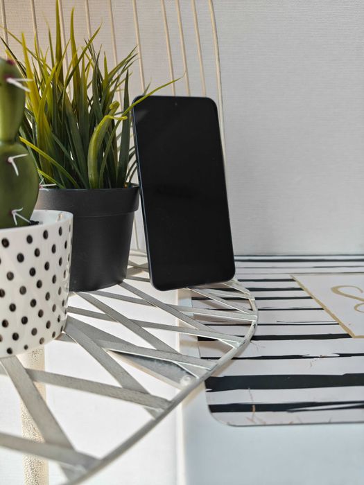 Nothing Phone (2) 12GB / 512GB – като нов!