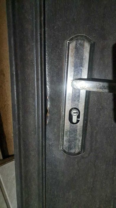 Продам железную дверь