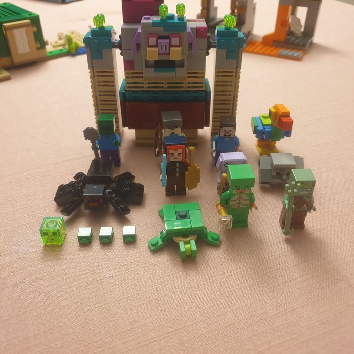 3 seturi complete Minecraft , condiție excelentă