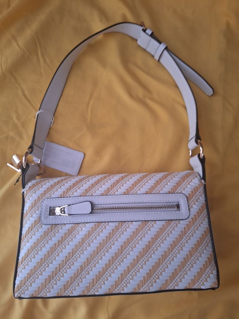 Дамска чанта GUESS