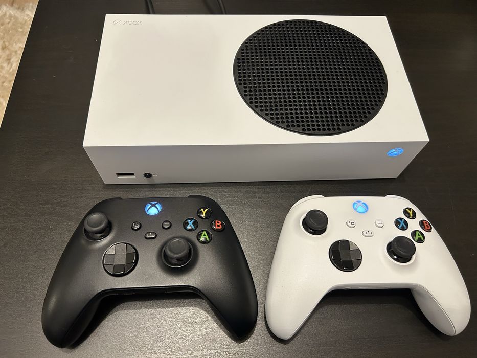 Xbox Series S 512GB – Stare Foarte buna + 2 Controllere