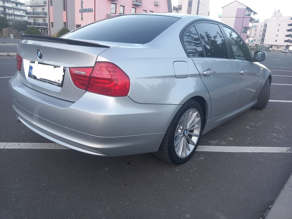 BMW 318i // benzina // 2010