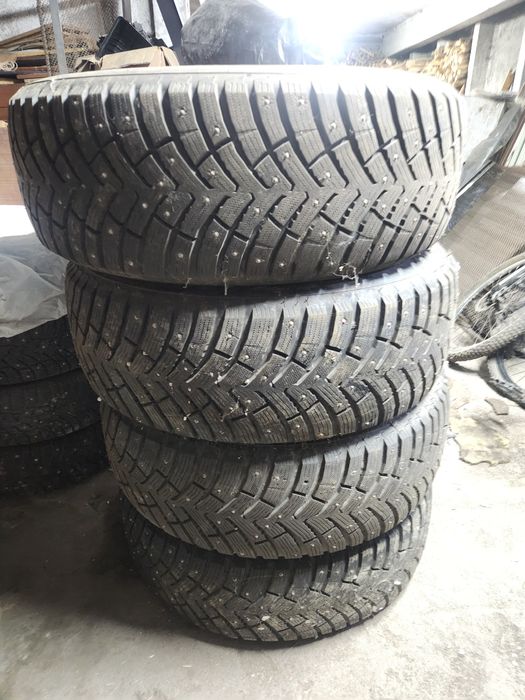 Покрышки зимние в хорошем состоянии