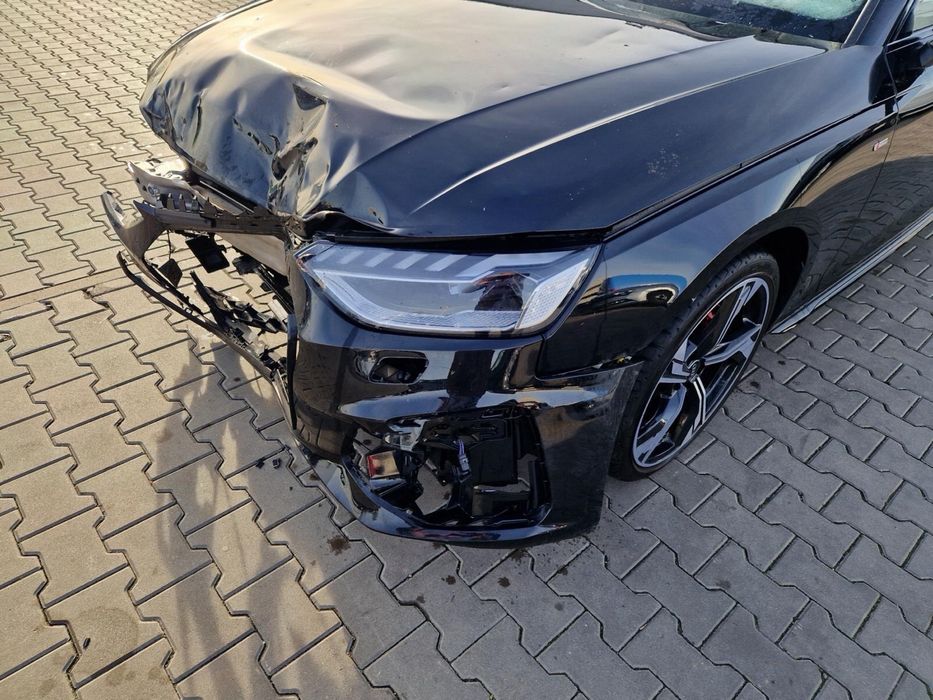 Audi A4 S line 2.0 TFSI Mild Hybrid 2024 avariat 25000 km