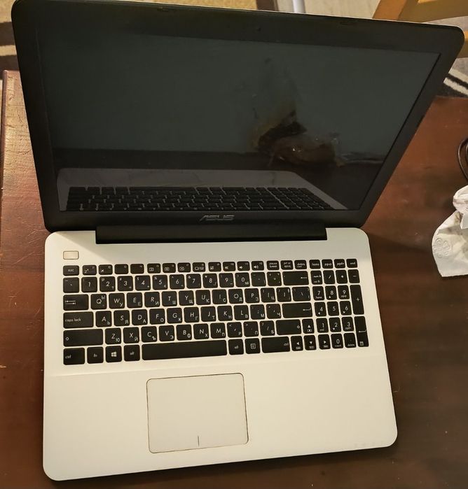 Продавам лаптоп ASUS K555L – Отличен за ежедневна работа