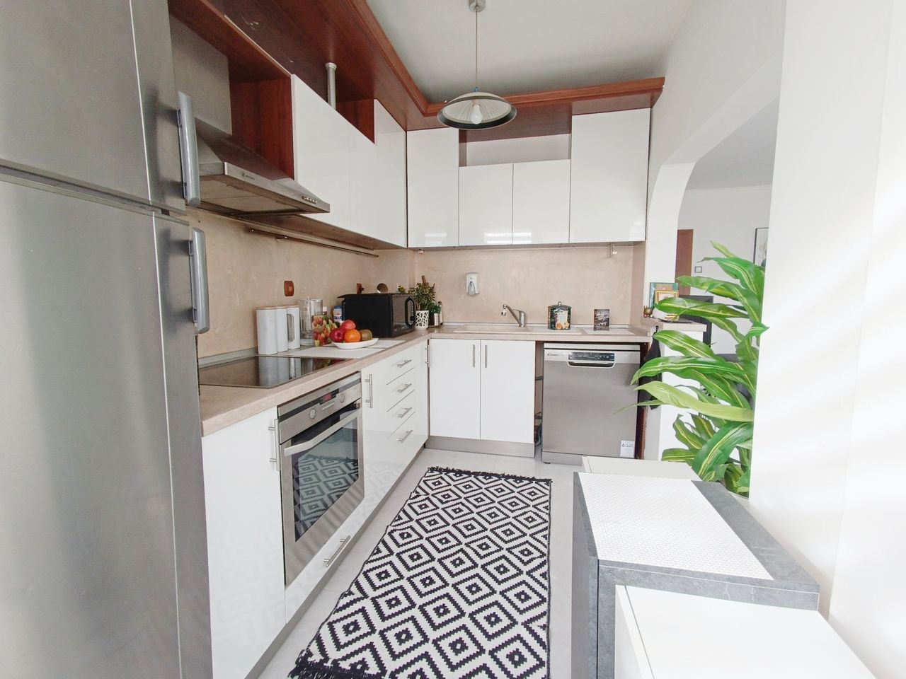 Продава се Тристаен апартамент в Варна, Базар Левски - 82 кв.м за 3281 €/кв.м - Снимка #3