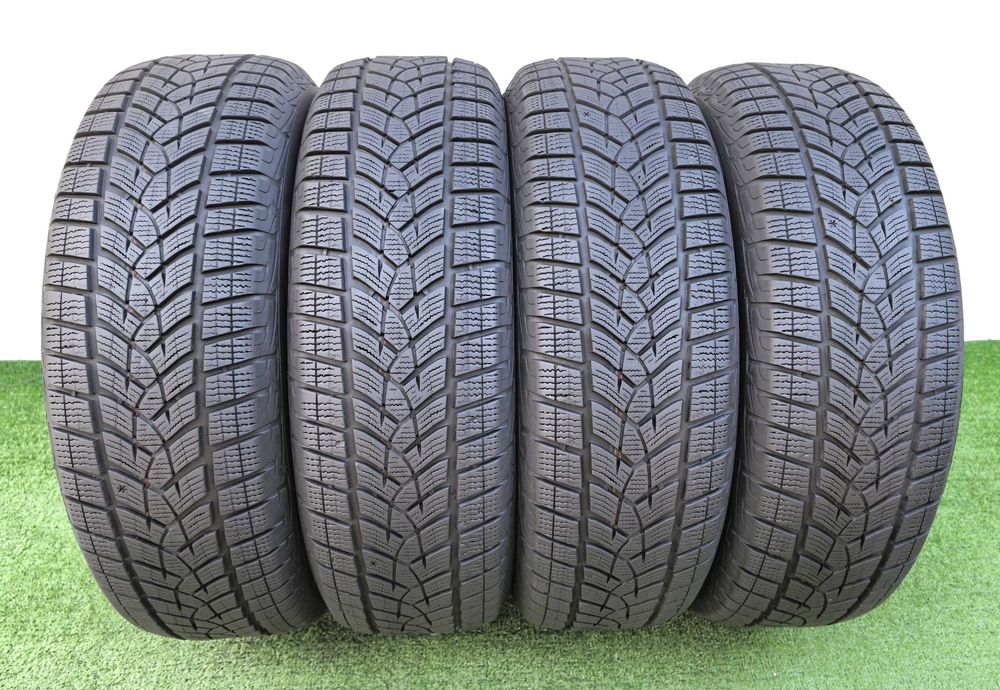 4бр. 215/70/16 GOODYEAR Ultra Grip Performance SUV- зимни
