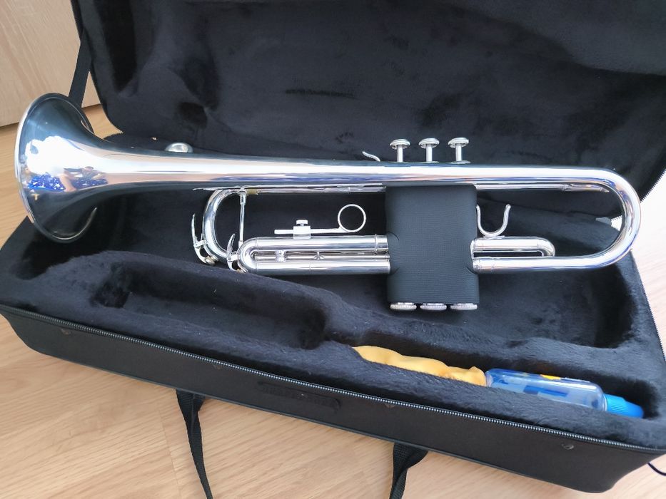 trompetă de vânzare