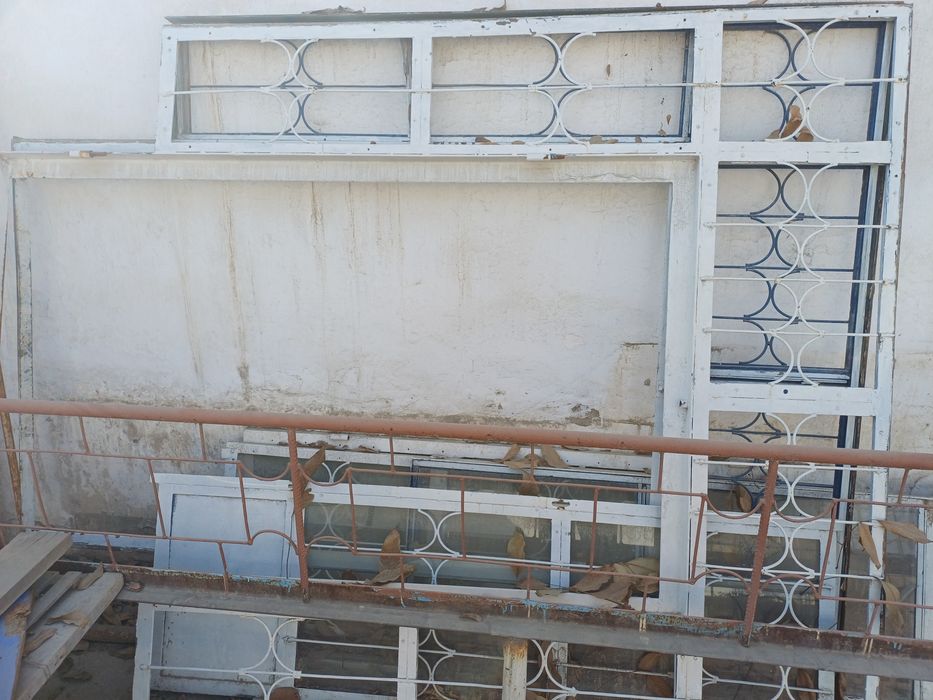 Темир уголникдан таёр эшиклар.