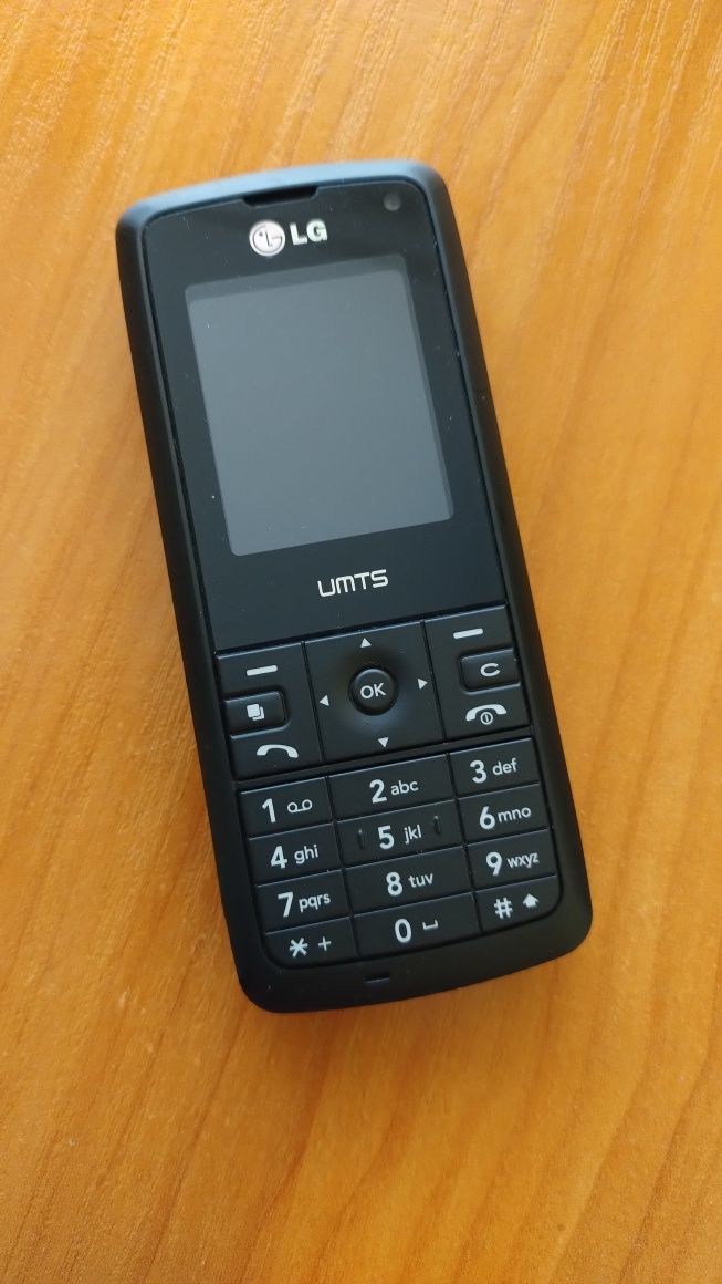 Телефон  LG U250
