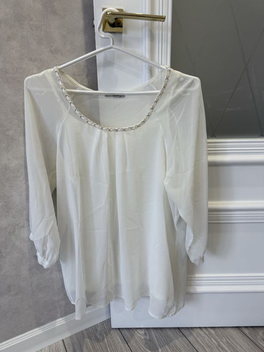 Продам белую блузку