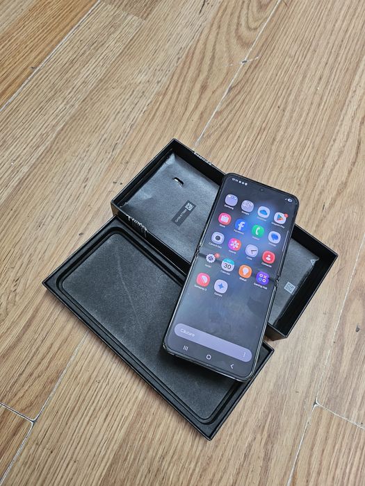 Vand Samsung Galaxy Flip 4 Z cu probleme display