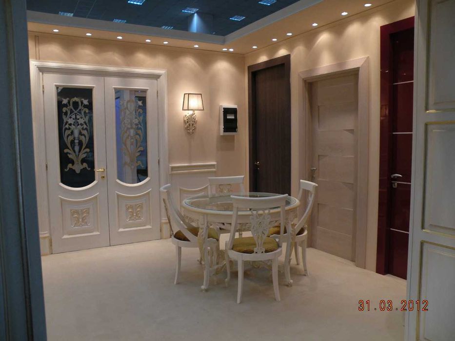 Usa, portal si masa sculptate si pictate manual, fabricate in Italia