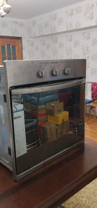Продам встраиваемый духовой шкаф Ariston