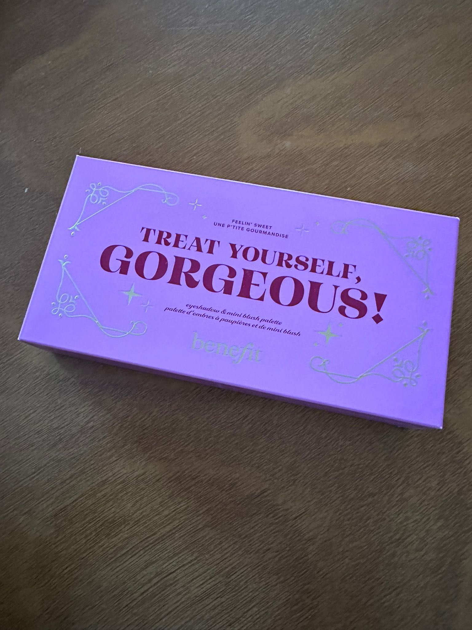 Benefit Treat yourself, Gorgeous! Палитра за лице и очи.