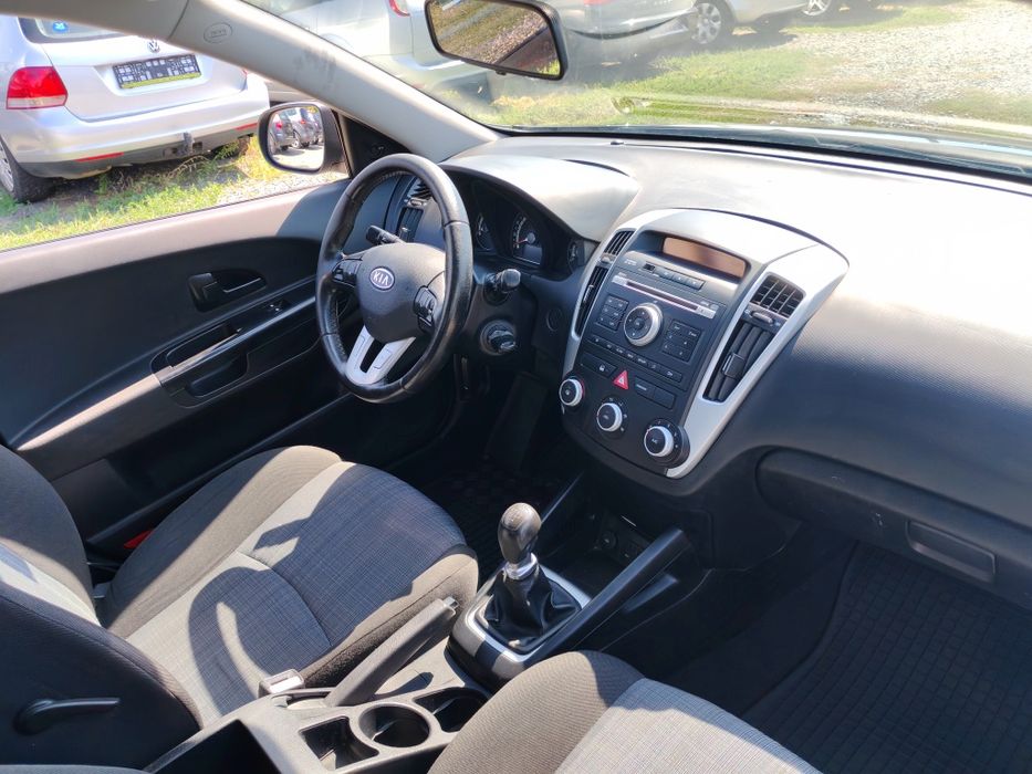 KIA ceed 1.4 benzina 2011 cash sau rate
