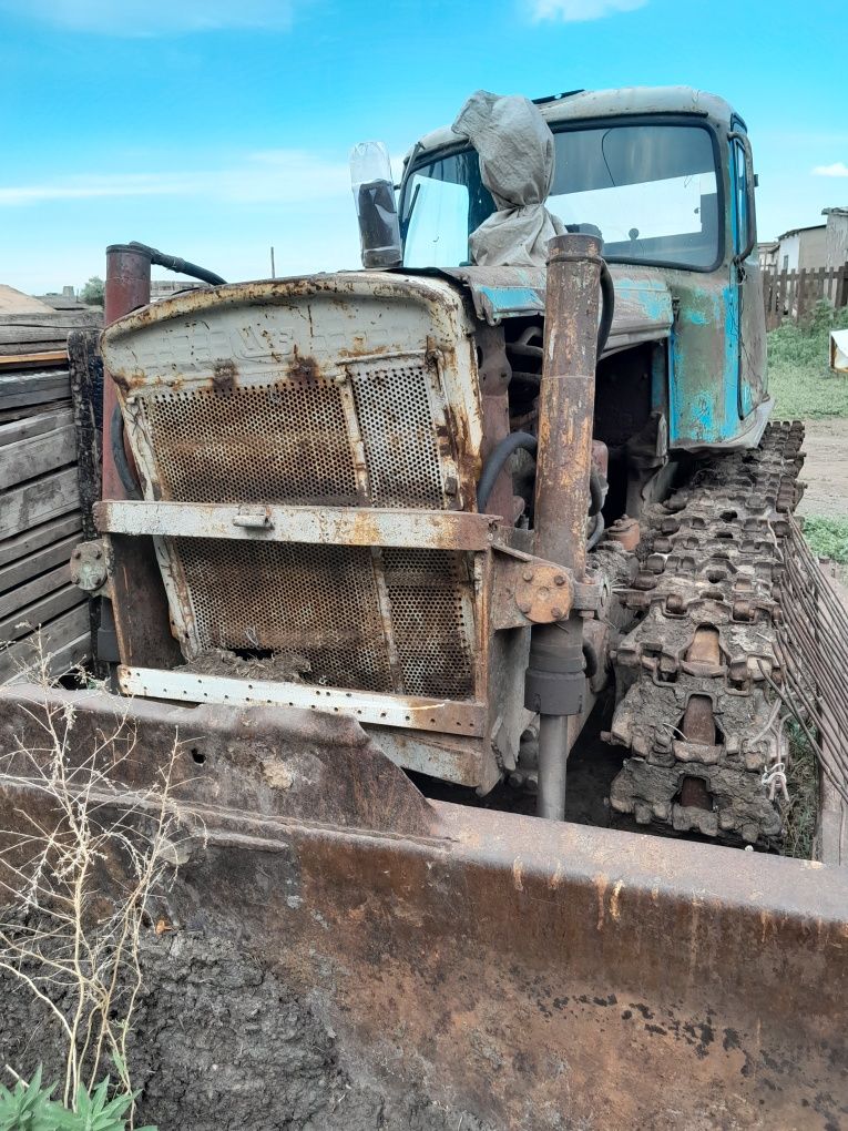 Продам гусеничный трактор.