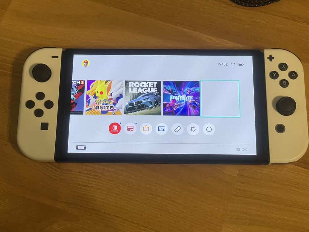 Nintendo switch OLED с подарък игри