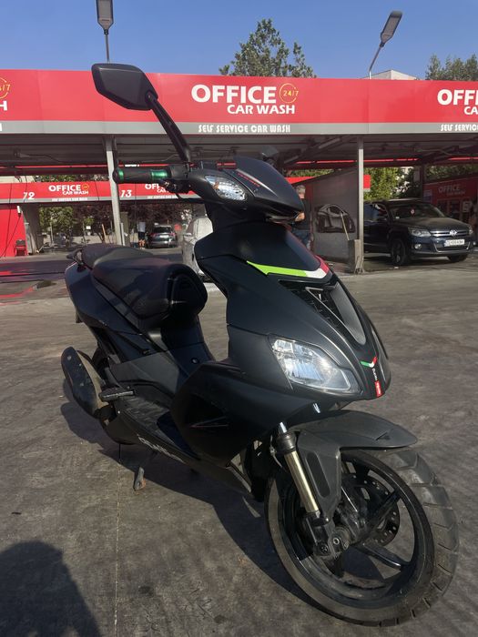 Aprilia SR 50 R 2019 – Scuter sport, 2T, în stare perfectă!