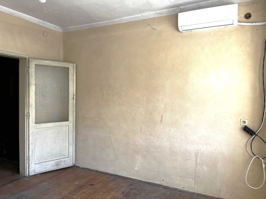 Къща на метри от центъра на град Габрово