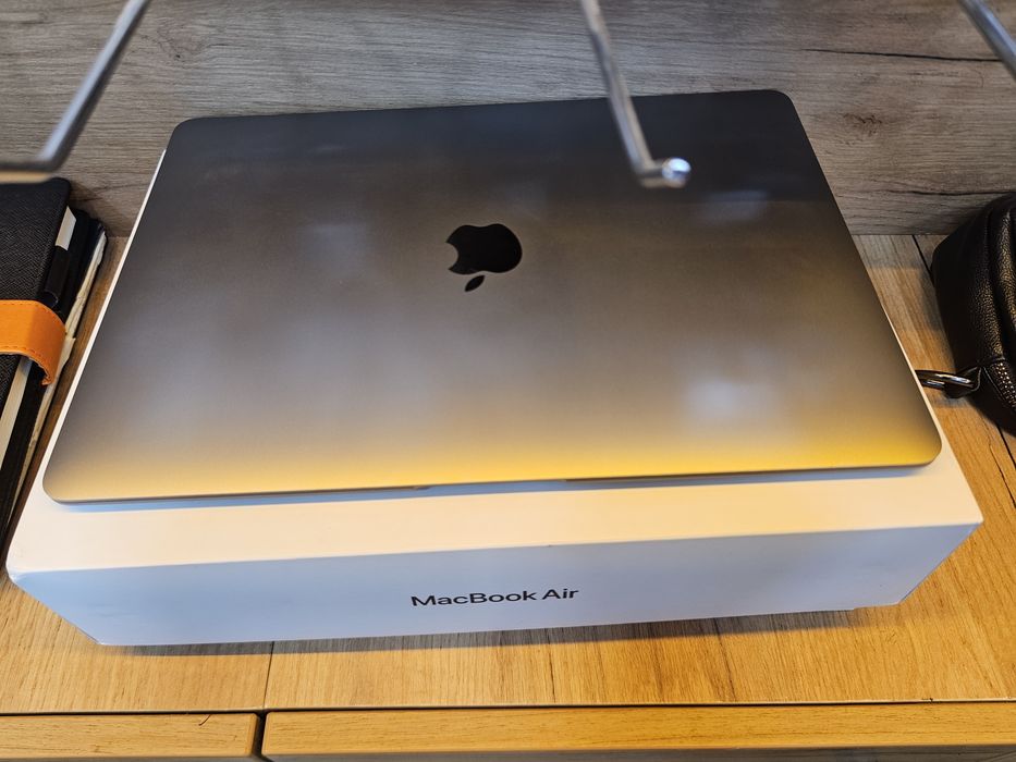 MacBook Air  8 / 256.  Yangi xali ishlatilmagan  100% yomkostli  .
