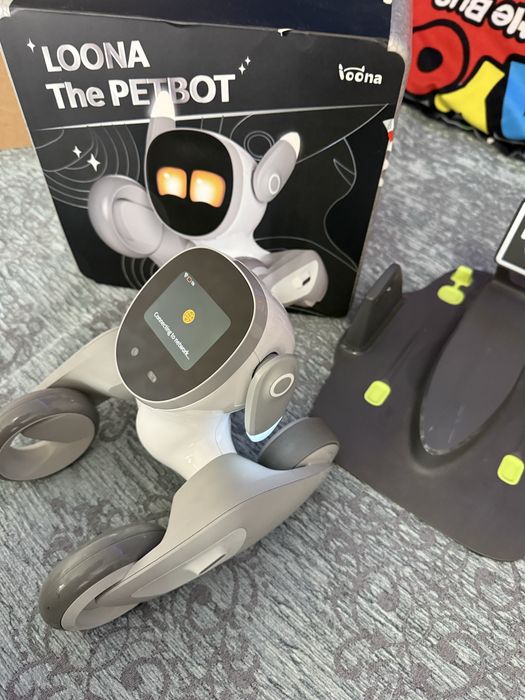 Loona robot the petbot