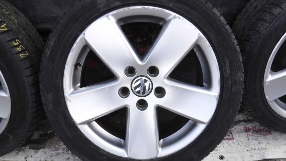Jante Passaat B6 CC  235 45 17 vara Bridgestone Potenza
