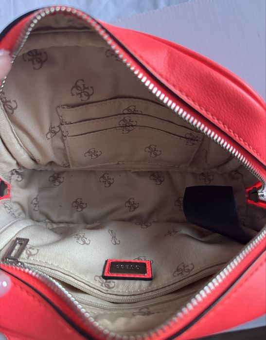 Оригинална чанта GUESS