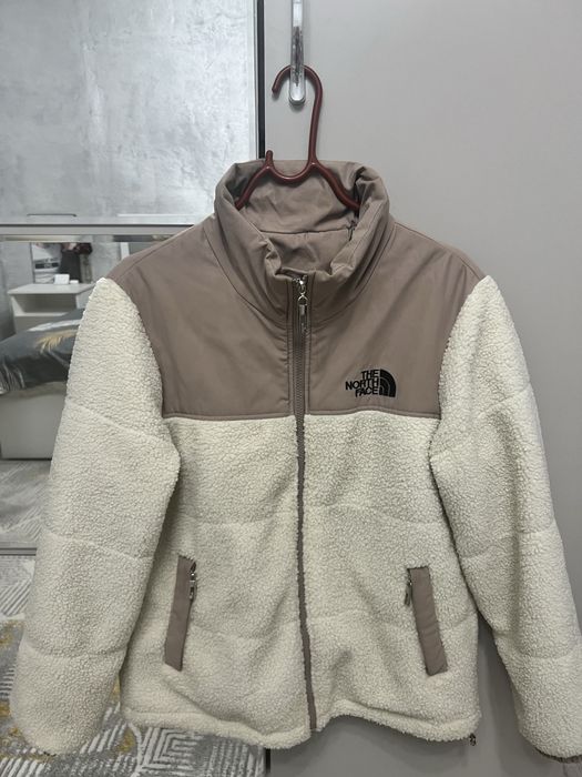 Куртка женская в отличном состоянии ….