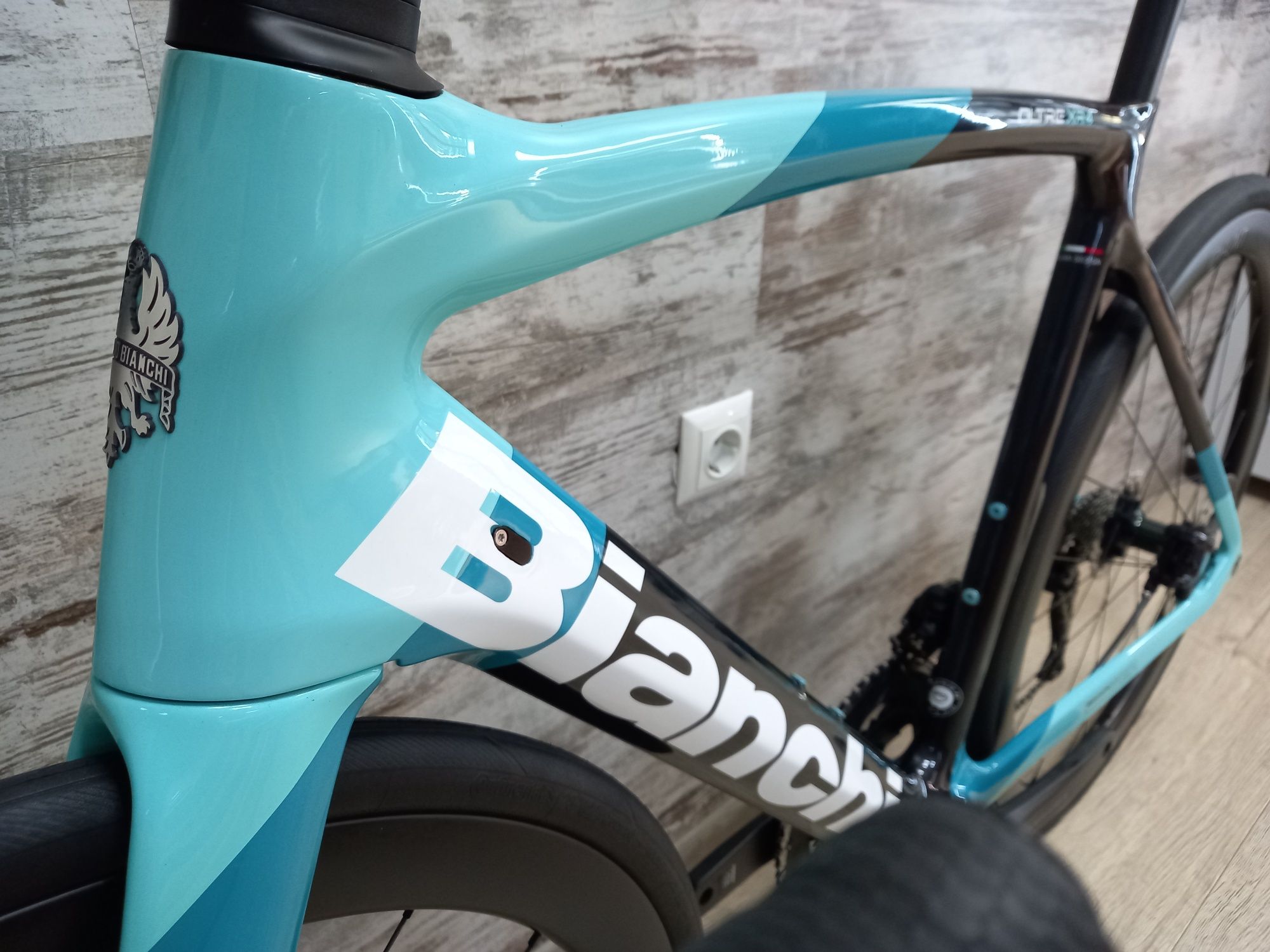 Карбонов шосеен велосипед Bianchi Oltre XR4 Disc Ultegra Di2 12 Hunt