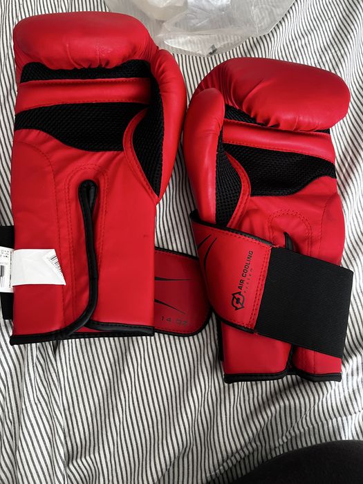 Vand manusi de box domyos noi