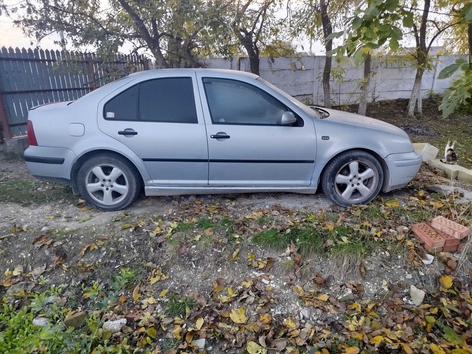 Vand vw Bora,motor 1,6 benzină+gpl,an fabricație 2000!