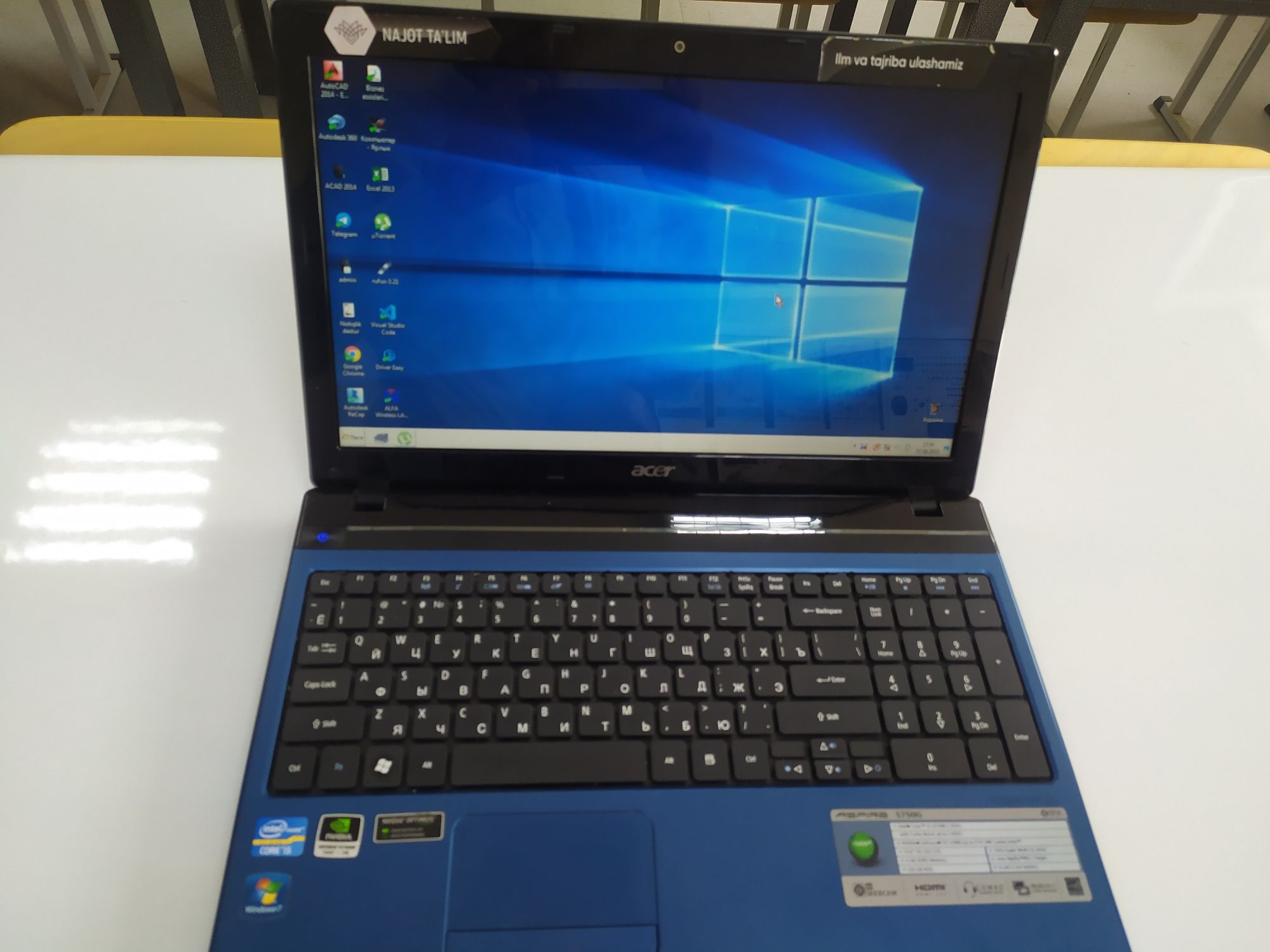 noutbuk acer core i5 -241 OM 2.3 GHz