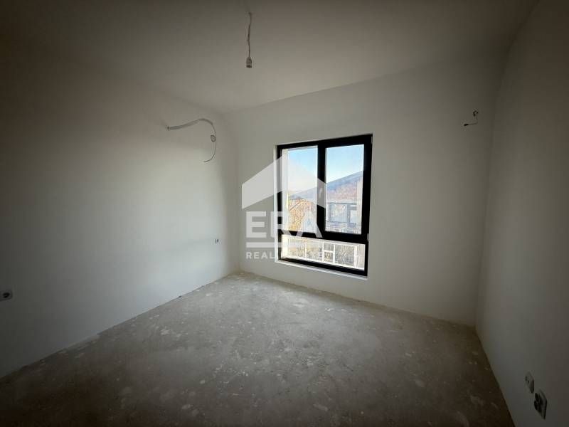 Четиристаен апартамент за продажба, с морска панорама и 5 паркоместа,