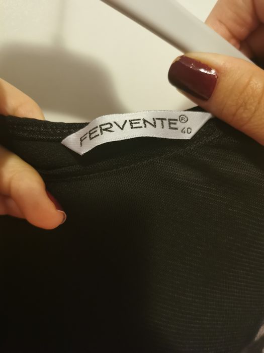 Vand rochie lunga neagra ca noua