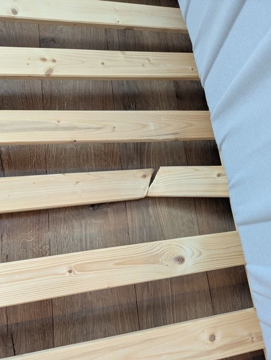 Pat 90cm pentru copii de tip căsuța din lemn