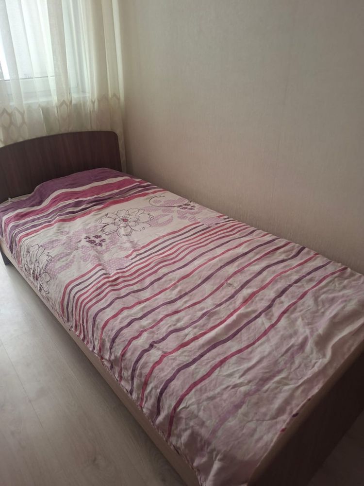 Продаю  кровать  односпальня  б/у