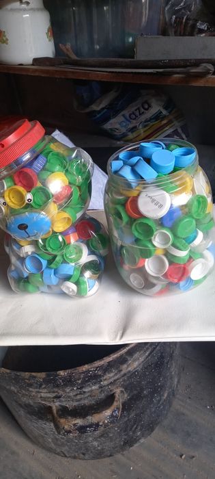 Крышечки от бутылок пластмассы