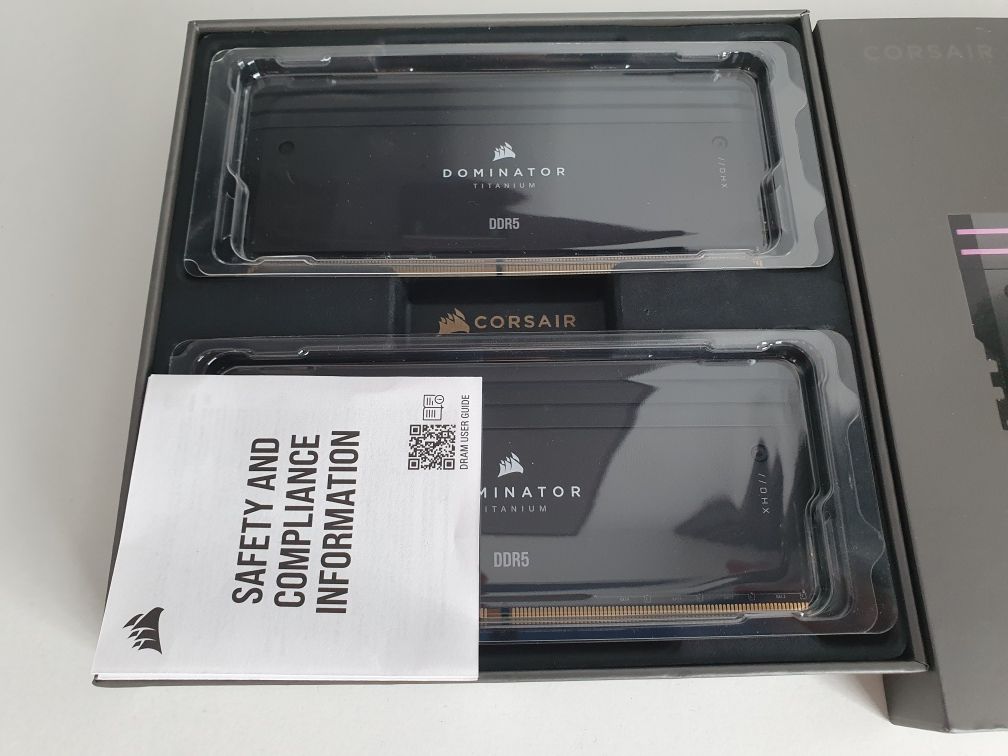 Memorii Ram Corsair Dominator Titanium 64GB DDR5 6400Mhz cl32 NOI