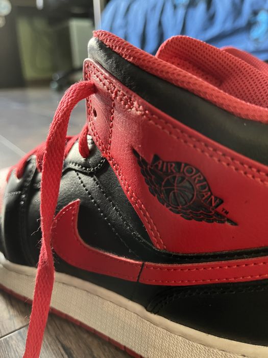 ОРИГИНАЛНИ! Air jordan 1 mid (red and black)