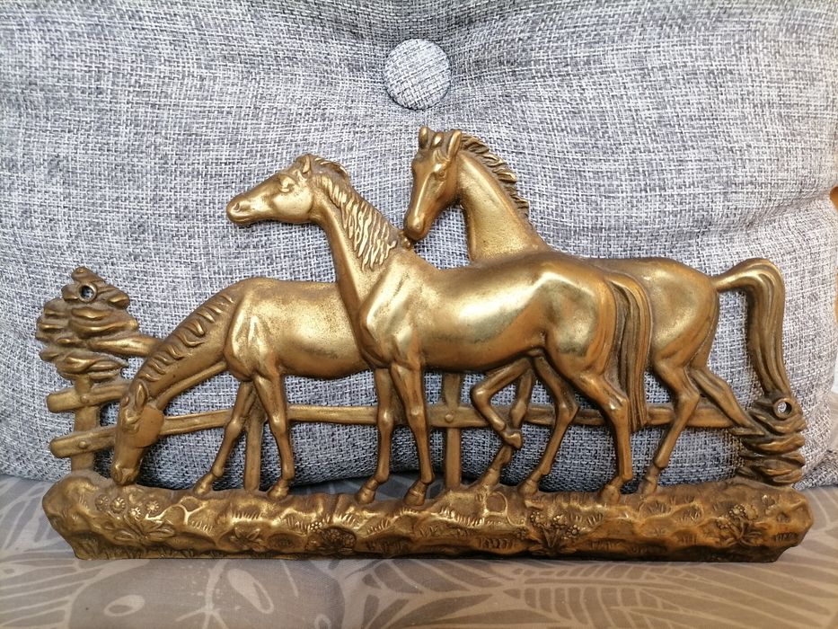 Бронзова фигура коне / метално пано - бронз кон /пластика