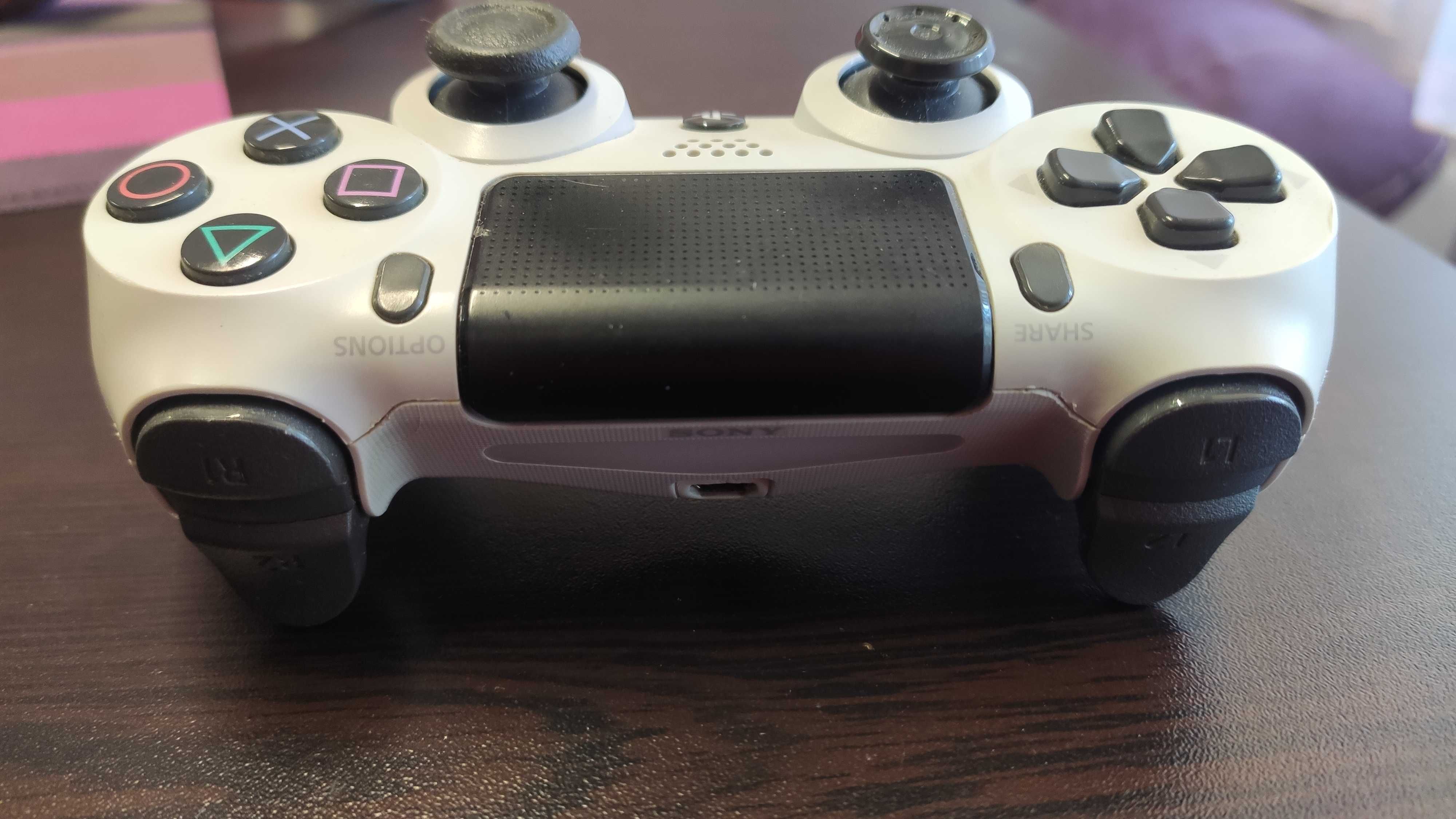 Джойстик за PS4 бял