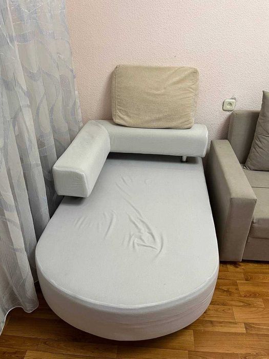 Два дивана вместе с подушками