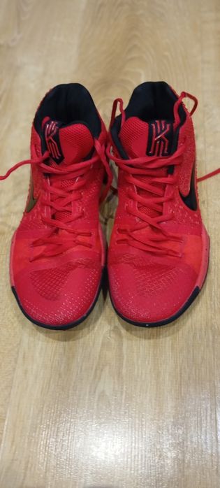 Продам баскетбольные кроссовки kyrie 3