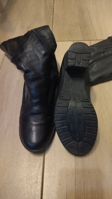 Дамски ботуши обувани няколко пъти!Естествена кожа, топли и удобни !