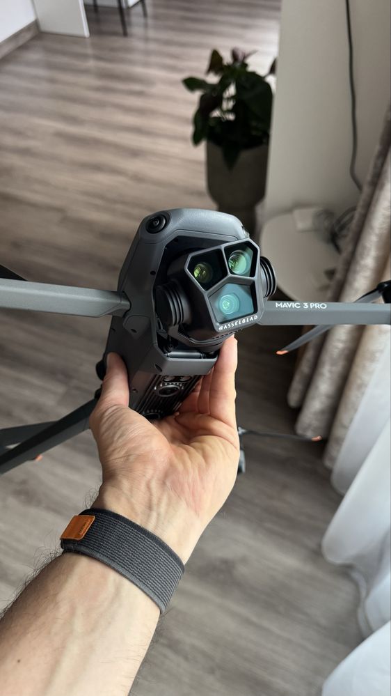 DJI Mavic 3 Pro Fly More Combo (DJI RC)