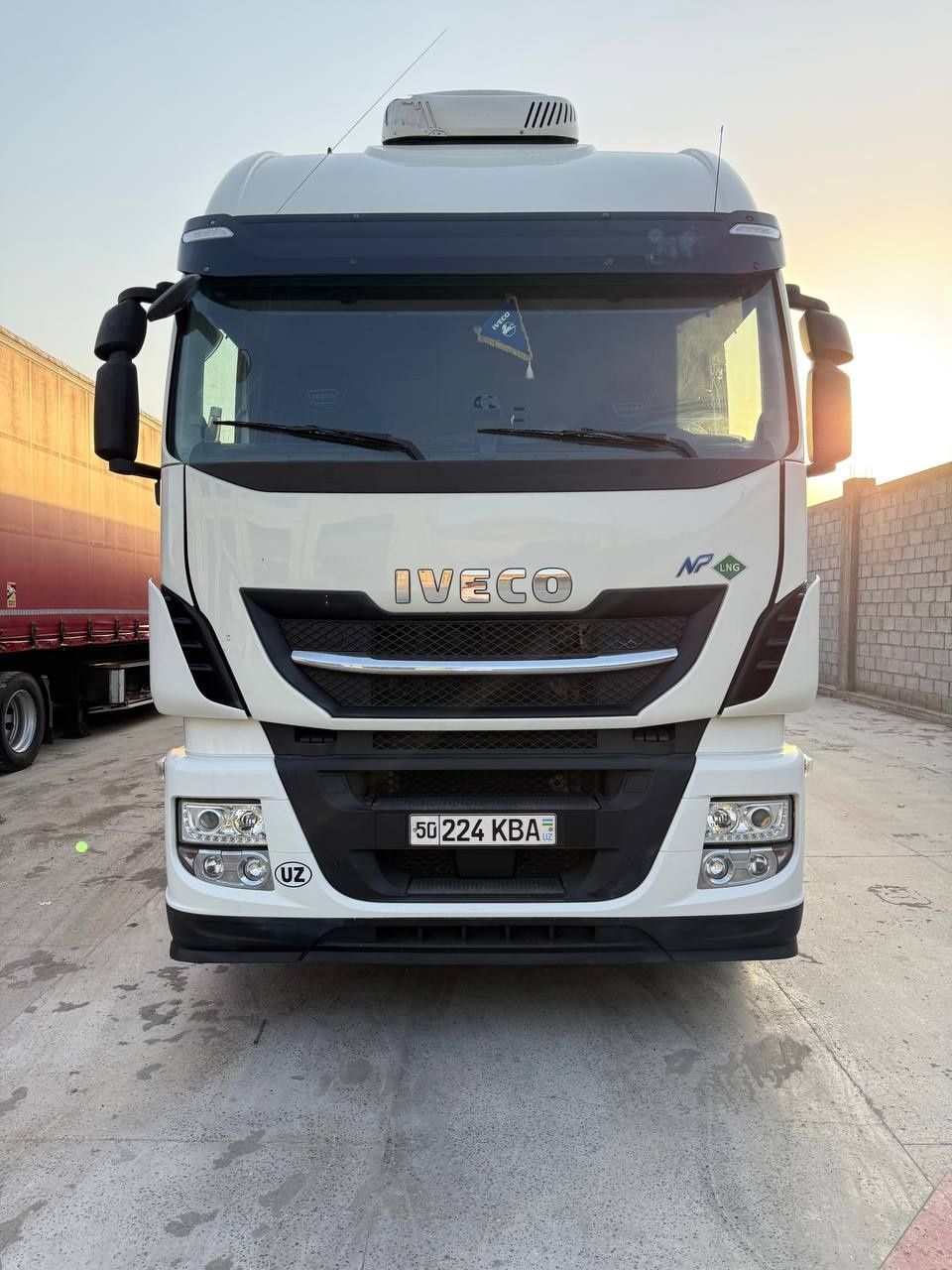 IVECO NP460 + KRONE прицеп Сотилади